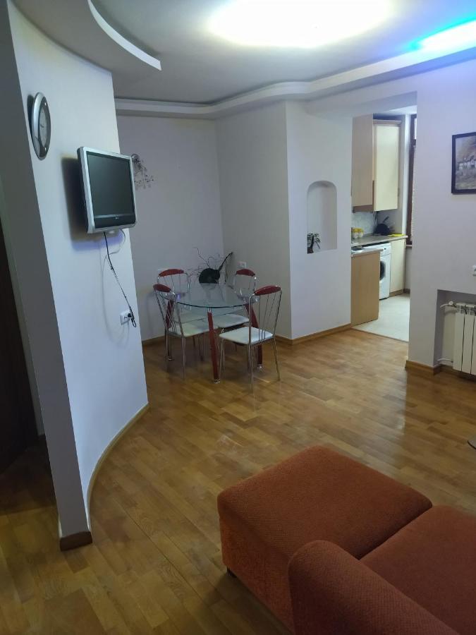 Abovyan 36 Apt & Tour Jereván Kültér fotó